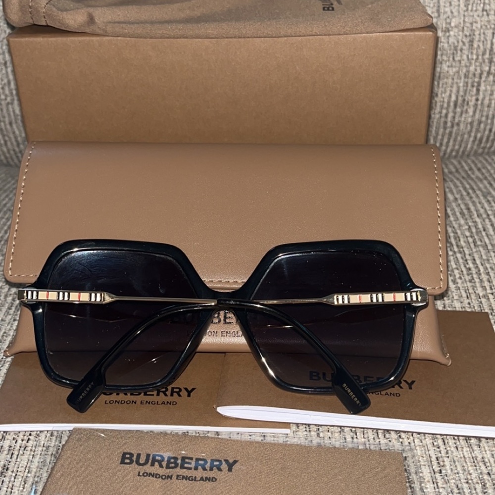 Brand new. Never worn.